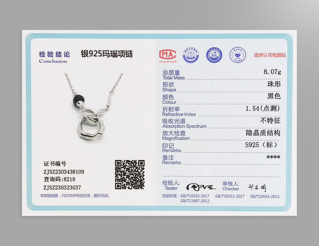 纯银项链
简约经典的双环设计,不规则的流体质感表面,让简单变得拥有更多的看点和细节,搭配天然珍珠与黑玛瑙,更添精致。