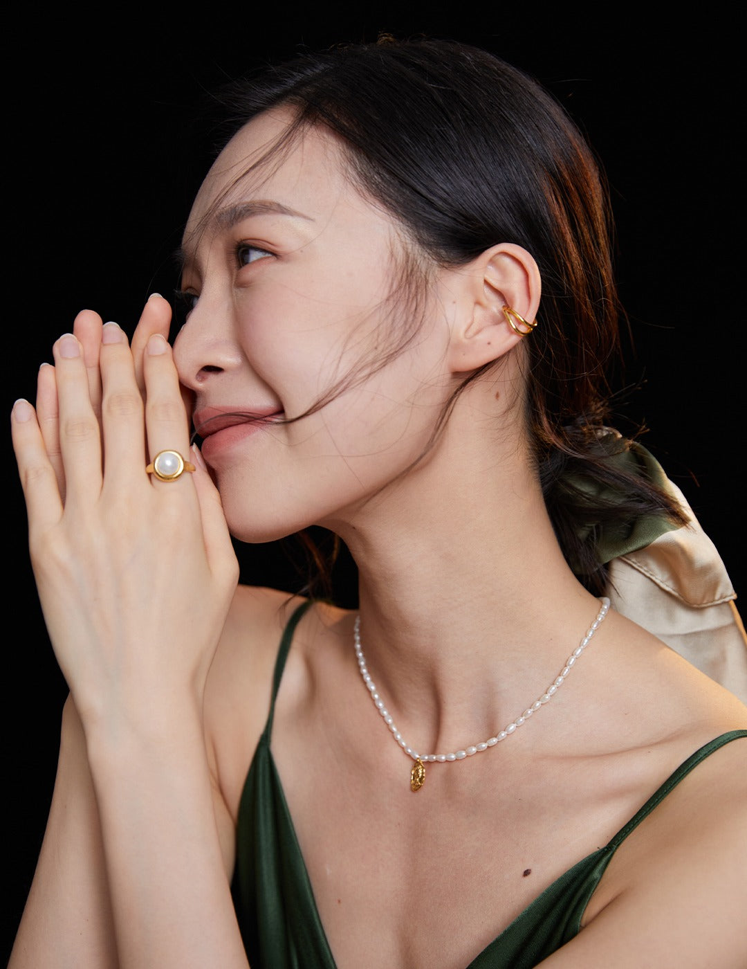 纯银耳骨夹(单只售卖)
金属款个性ins风
金银两色 搭配西装卫衣超A超飒
日常搭配绝对不会出错的款!
