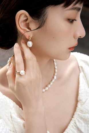 Shaped pearl earrings