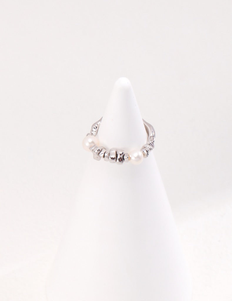 Sterling silver pearl ring