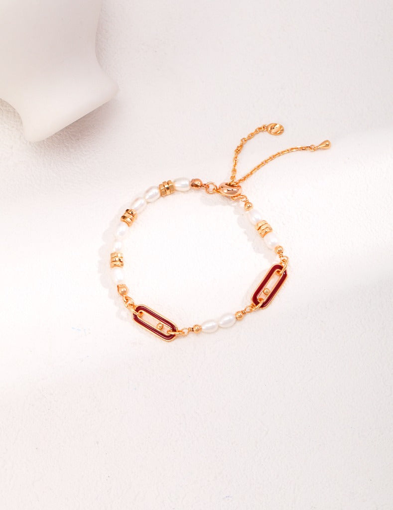 The drip glaze bracelet combines the ins style with the elegant winter red, embellished with French romantic pearls and a zipper structure, making it more advanced.