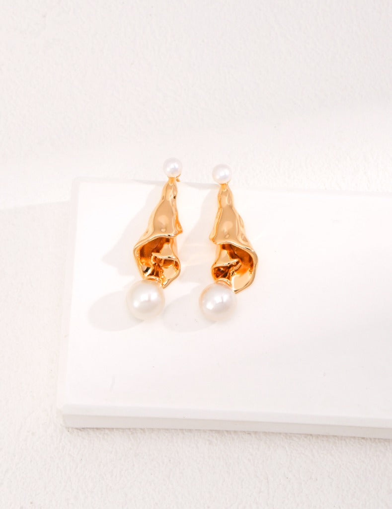 Pleated pearl earrings