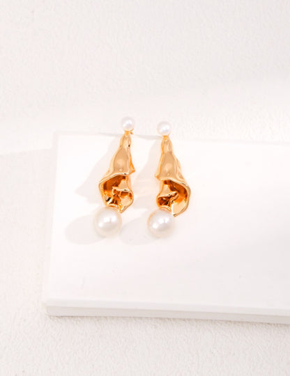 Pleated pearl earrings