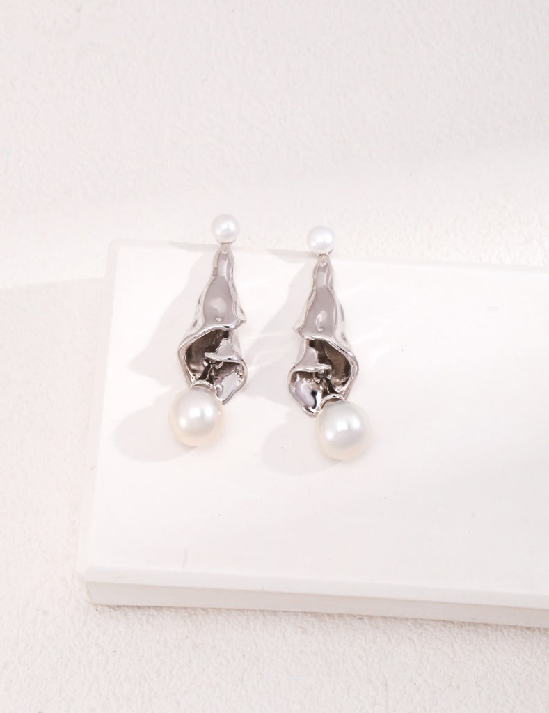 Pleated pearl earrings