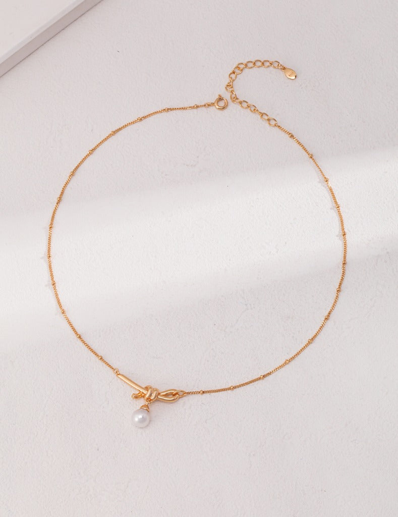 Natural pearl necklace knot pearl necklace, a jewelry that shines like stars, is embellished with delicate knots, adding a bit of playfulness and agility.