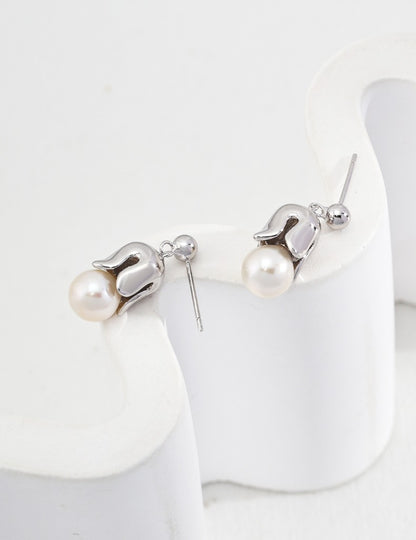 Sterling silver pearl earrings